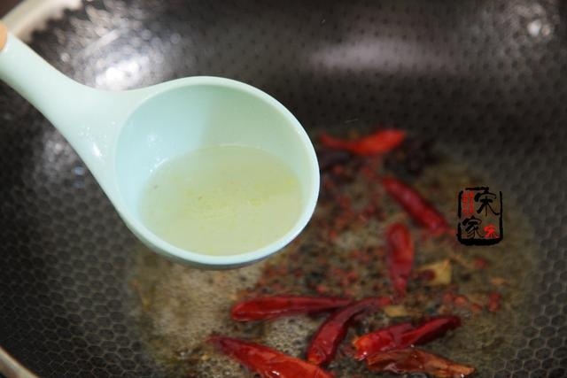 cuoi-tuan-lam-dui-ga-tron-toi-ot-hap-dan-den-muc-hang-xom-cung-phai-sang-xin-c-cpmdhu Cuối tuần làm đùi gà trộn tỏi ớt, hấp dẫn đến mức hàng xóm cũng phải sang xin công thức