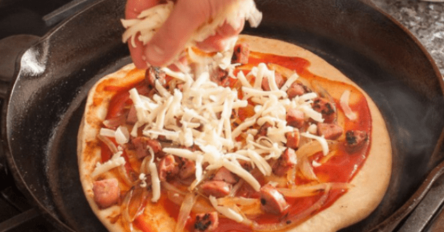 Cách làm pizza bò đơn giản tại nhà mà ngon như ngoài hàng