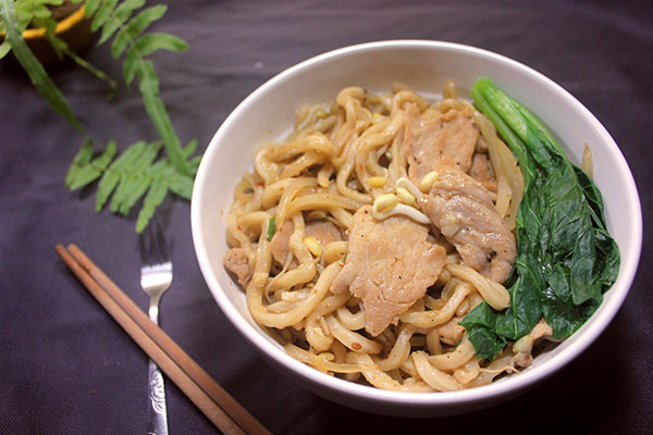 Cuối tuần đổi món với mỳ udon xào thịt